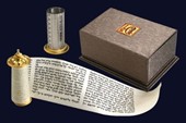 בתמונה המוצגת: בית מגילת אסתר מכסף טהור בשילוב זהב 24K ושיבוץ אבני חן בעיצוב מפואר ויוקרתי של GERSHTNKOREN דגם L