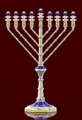חנוכיה בייצור מיוחד, גובה 1.60 מיוחדת במינה.