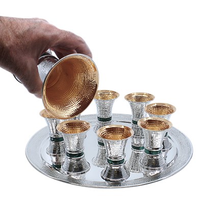 כוס יין לקידוש כסף טהור עם 8-12 כוסות קטנים לחלוקת היין אחרי הקידוש עשוי בעבודת יד ריקוע נקודות בשילוב אבני מלאכיט 6754