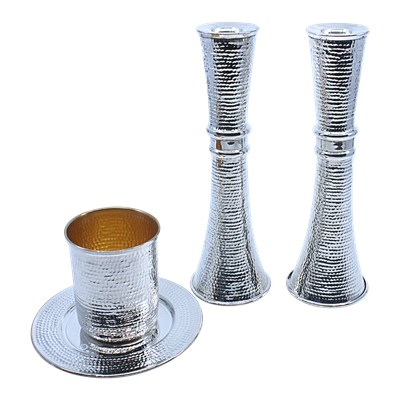זוג פמוטים וסט כוס קידוש תואם, עשוי מכסף סטרלינג טהור, בעבודת יד ריקוע נקודות, תוצרת מילאנו, איטליה. 6866