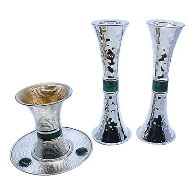 זוג פמוטים וסט כוס קידוש תואם, עשוי מכסף סטרלינג טהור,בשילוב אבן מלכיט, בעבודת יד ריקוע פטיש, תוצרת מילאנו, איטליה.6879
