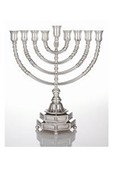 בתמונה המוצגת: חנוכיית כסף טהור מעוצבת מבית האחים חדד, דגם: 20801